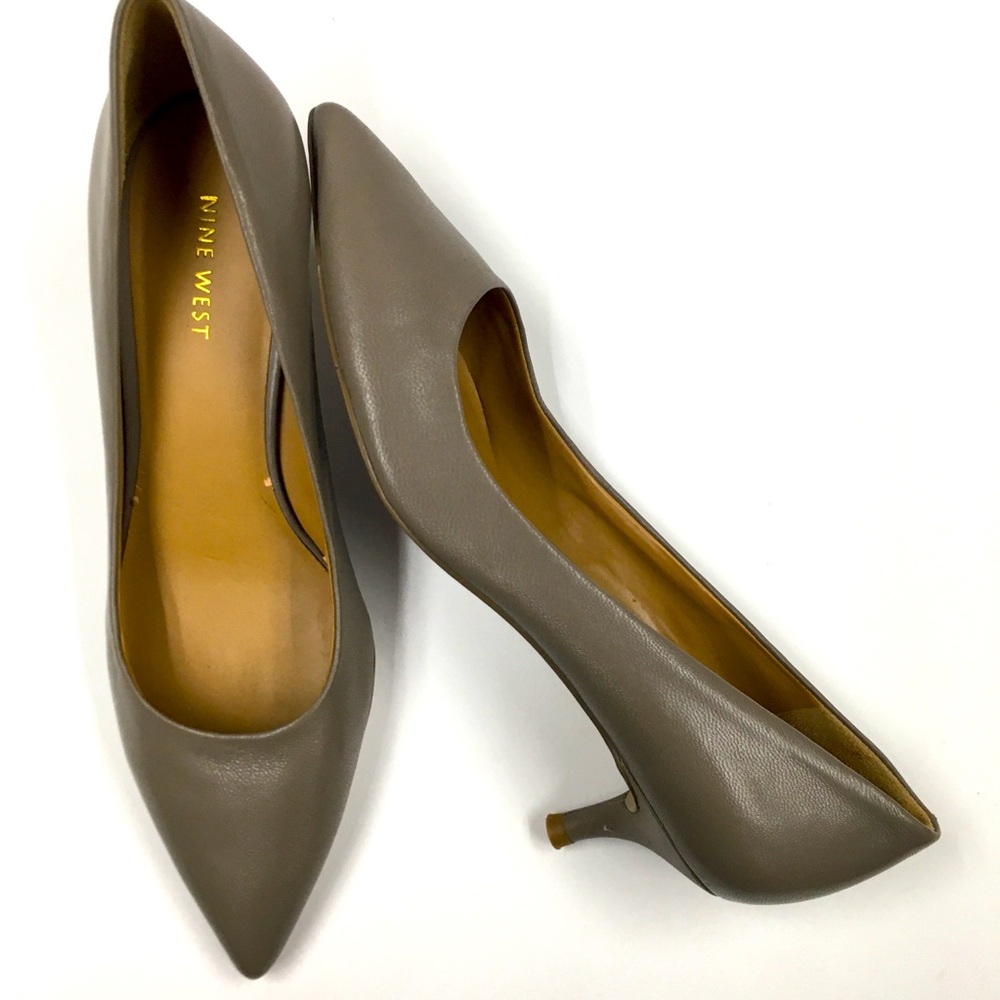 Nine West Leather Pointy Toe Kitten Heels 8.5 Tan Office Workwear Business